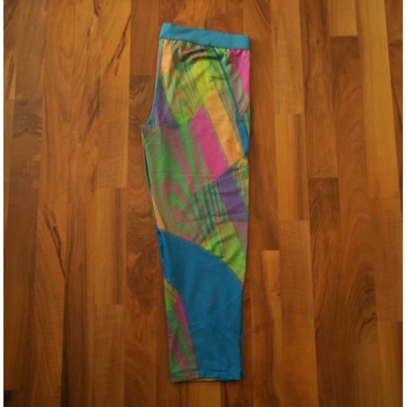 Nike Pro® ‘Frequency’ Capri Compression Legging Size XLarge - Picture 2 of 16